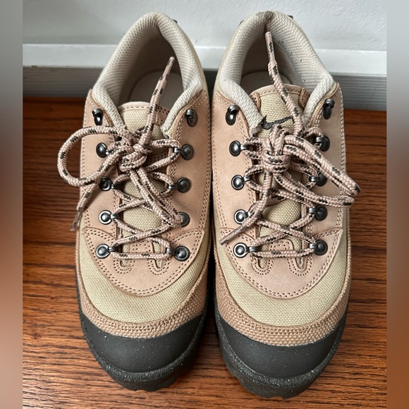 Nike women’s hiking boots 8.5 - Picture 3 of 3